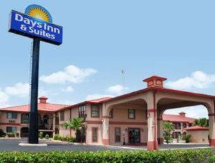 Days Inn & Suites By Wyndham Braunig Lake Elmendorf Room photo